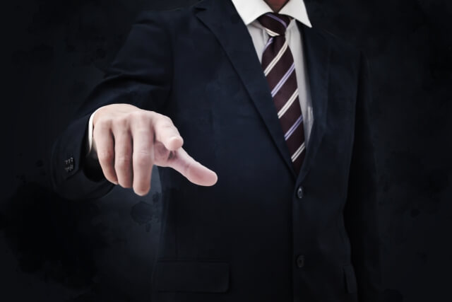 年金を担保に要求する