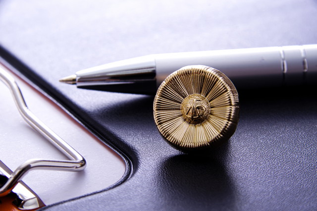 受任通知の送り主は「鈴木康之法律事務所」